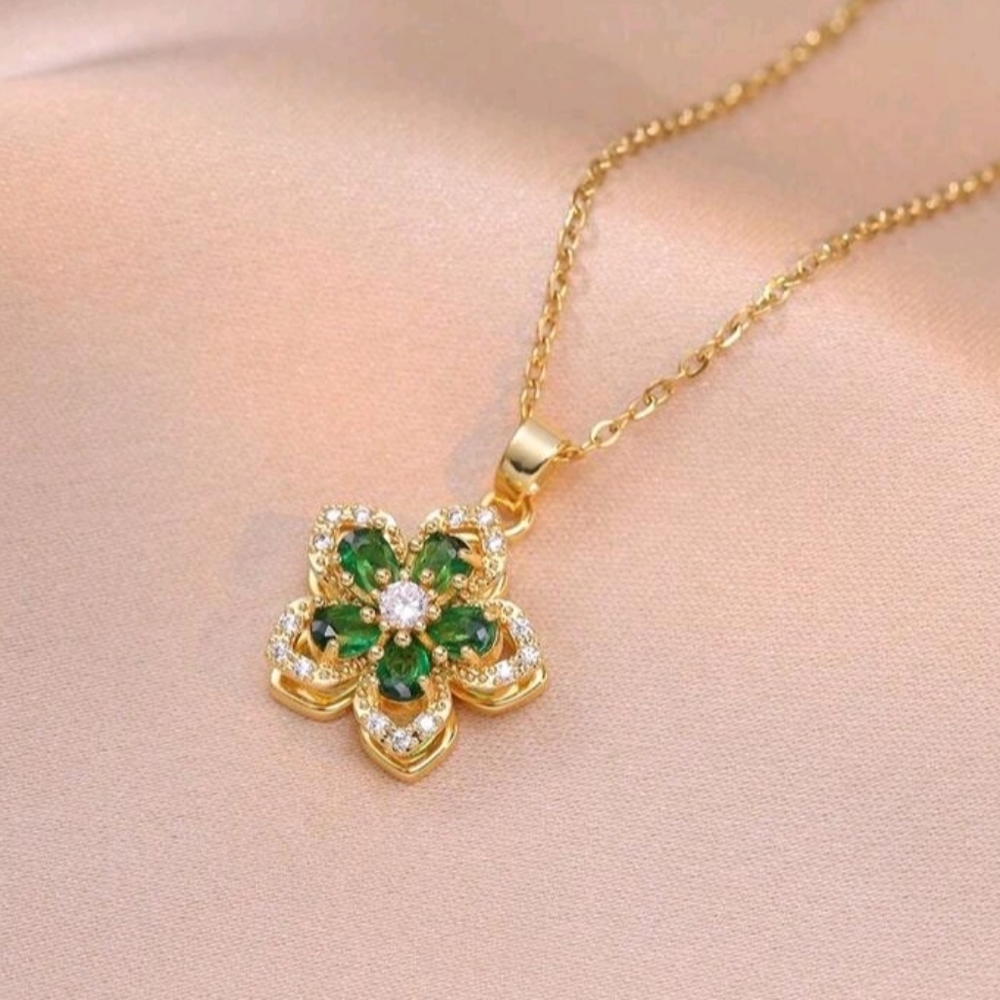 New Elegant Gold and Green Floral Spinner Pendant Necklace - Picture 1 of 3